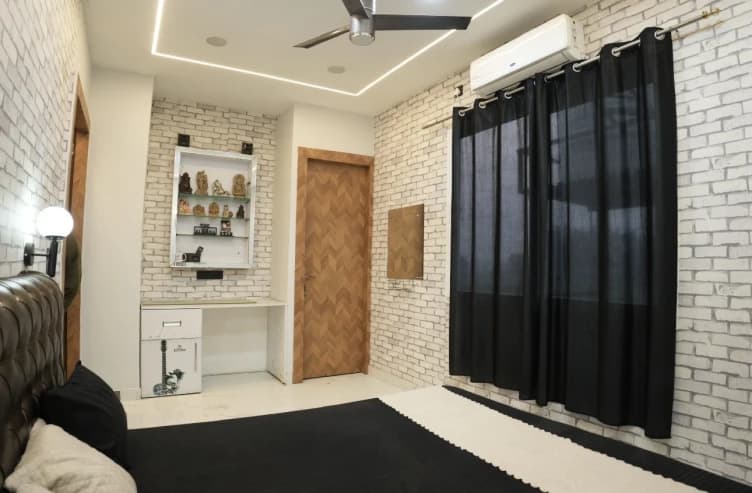 Photo 14 of 21 – 5 BHK villa with a private pool in Noida, Delhi (BMF-V394)