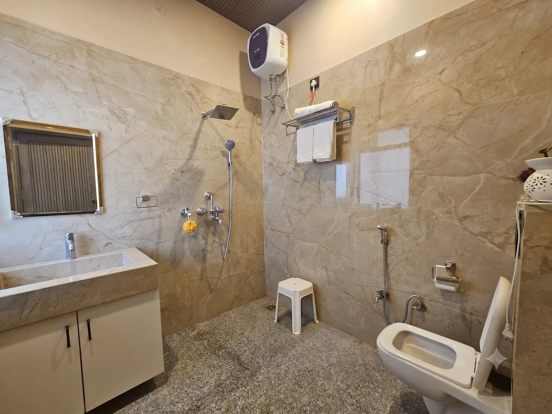Photo 5 of 19 – 6 BHK farmhouse with a private pool in Bassi, Jaipur (BMF-F582)
