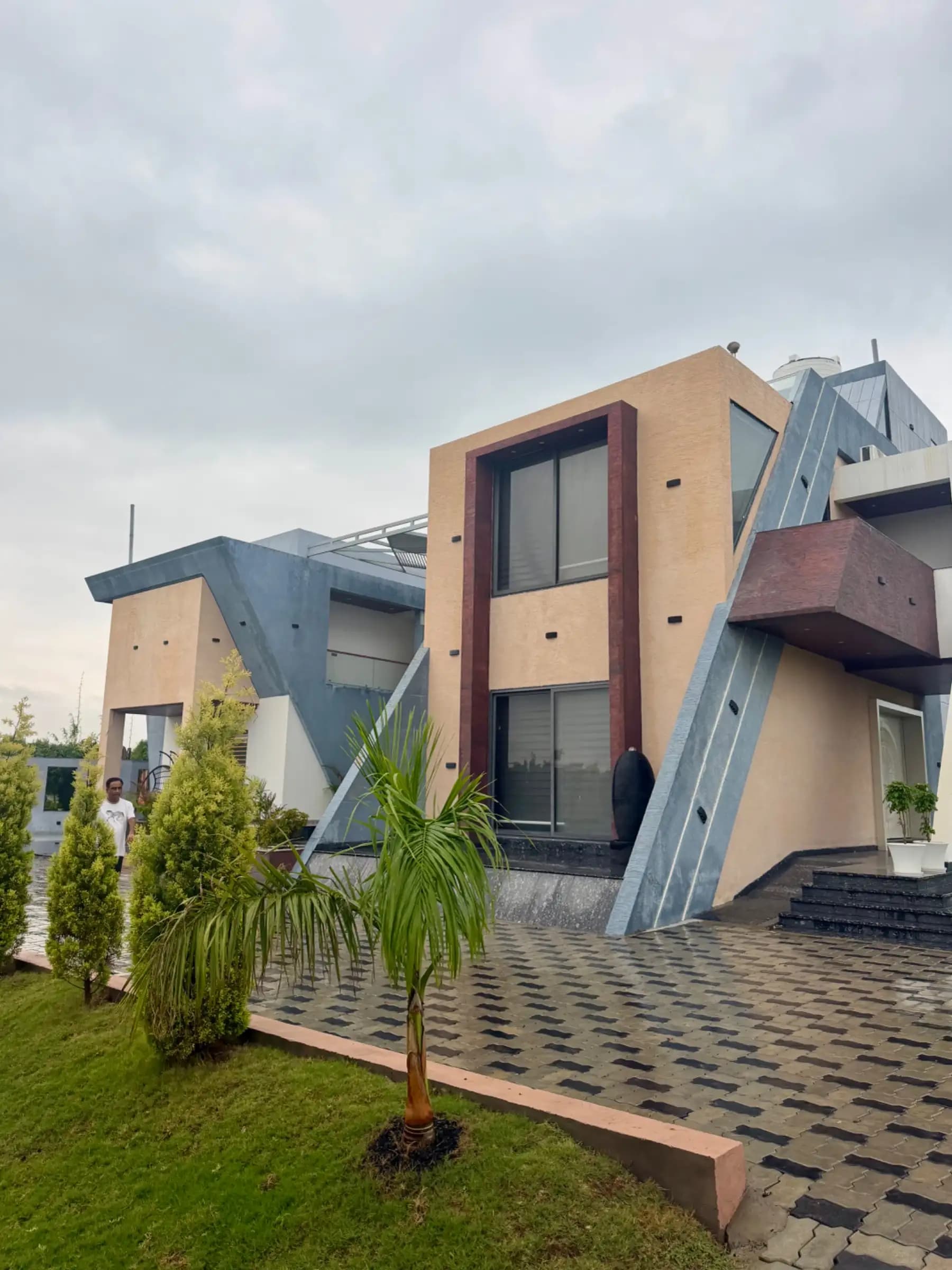 Photo 9 of 17 – 7 BHK farmhouse with a pool in Ujjain Bypass, Indore (BMF-F589)