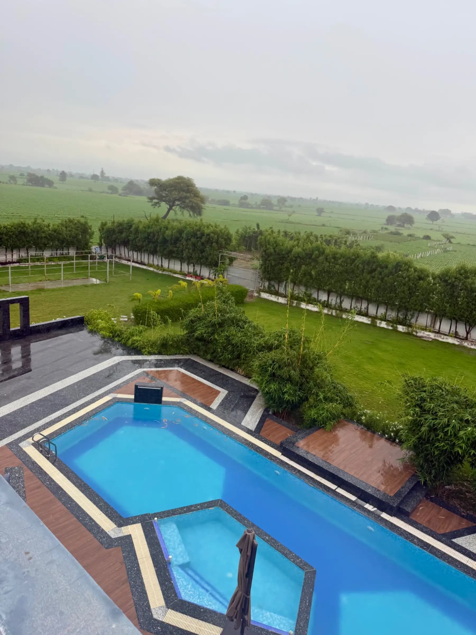 Photo 10 of 17 – 7 BHK farmhouse with a pool in Ujjain Bypass, Indore (BMF-F589)