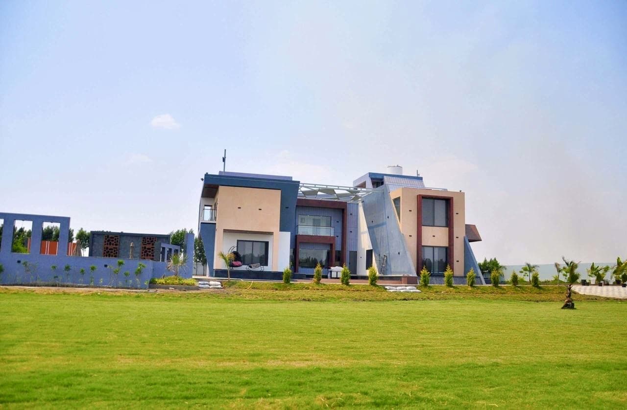 Photo 12 of 17 – 7 BHK farmhouse with a pool in Ujjain Bypass, Indore (BMF-F589)