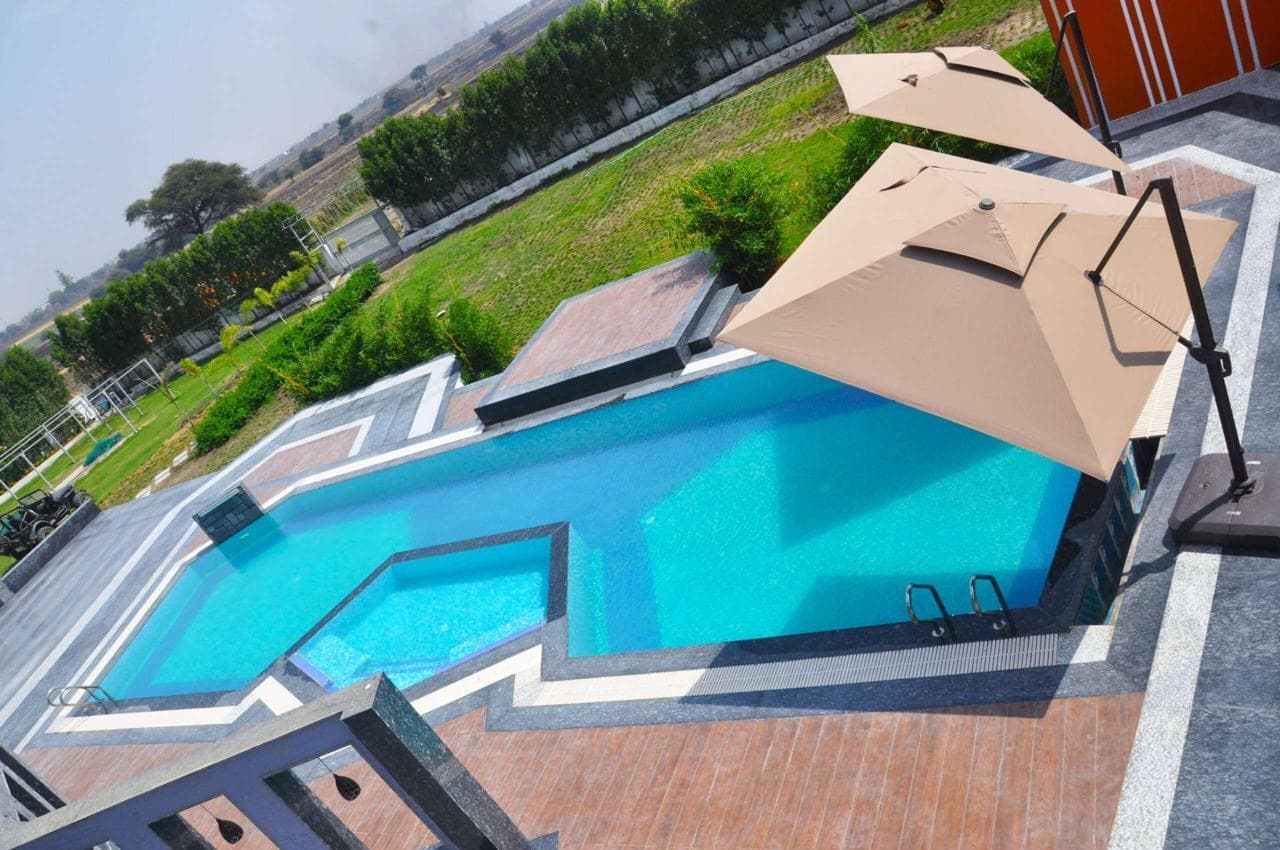 Photo 15 of 17 – 7 BHK farmhouse with a pool in Ujjain Bypass, Indore (BMF-F589)